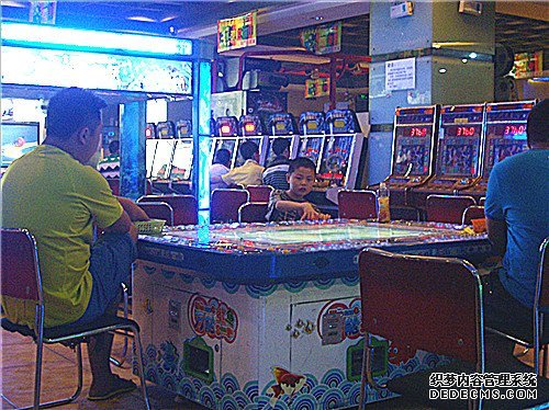 �����������չ㳡��Ķ�èè ��������ʮ��