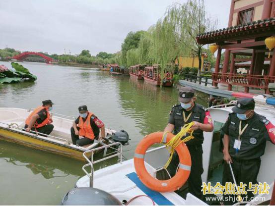 开封清明上河园开展水上应急救援演练