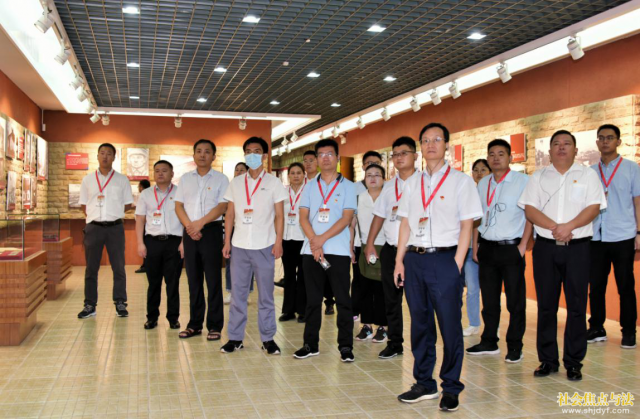 ���������з�Ͷ������֯Ա�������ɽ�ɲ�ѧԺ��չ���Խ���