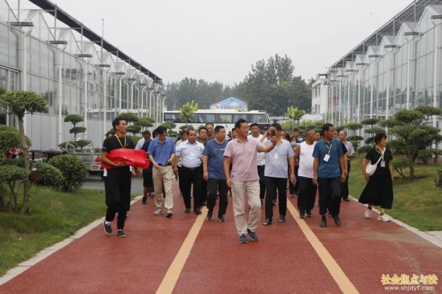 ԭ����ũ��У���;�Ӫ���������ѵ��ѧԱ��������ι�