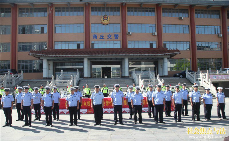 商丘教育电视台慰问创城一线执勤交警