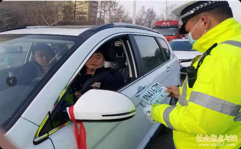 河南商丘市交警支队元旦假期坚守岗位严查酒驾等重点交通违法