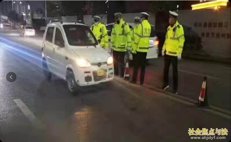 河南商丘市交警支队元旦假期坚守岗位严查酒驾等重点交通违法