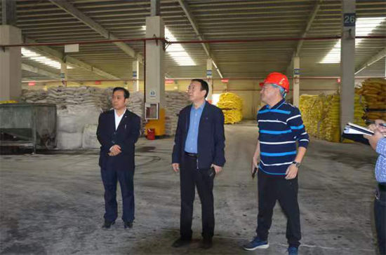 商丘市全面推进“万人助万企”和“一联三帮”专项行动 商丘市委统战部供图 商丘市全面推进“万人助万企”和“一联三帮”专项行动 商丘市委统战部供图