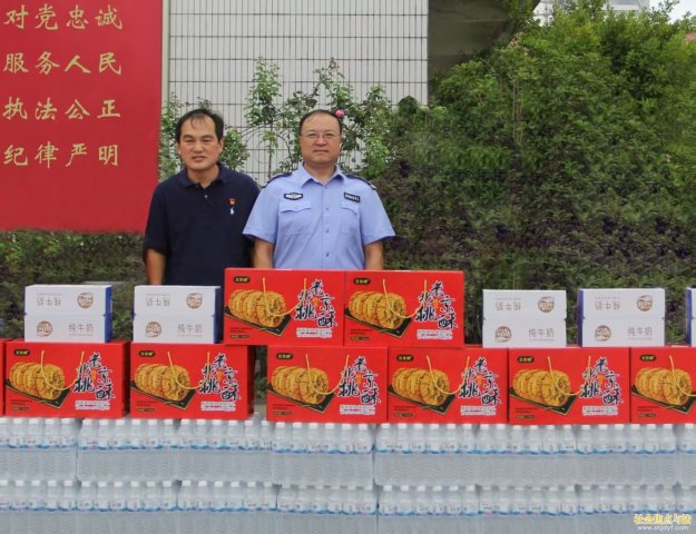 ���������� ����ů���ġ��������ܾ���ο�ʸ��¼���һ�߽���