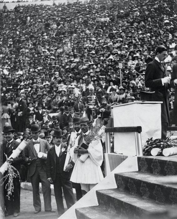 对于获胜后的奖励,斯皮里宗似乎并不感兴趣。图片来源:国际奥委会网站 对于获胜后的奖励,斯皮里宗似乎并不感兴趣。图片来源:国际奥委会网站